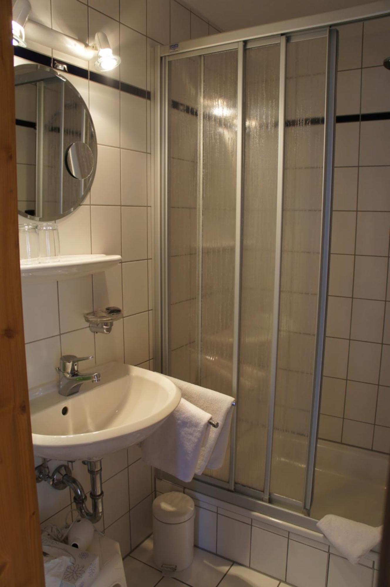 Hotel Schwarzer Adler Erlangen Phòng bức ảnh