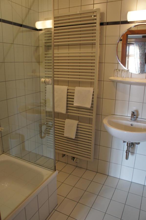 Hotel Schwarzer Adler Erlangen Ngoại thất bức ảnh